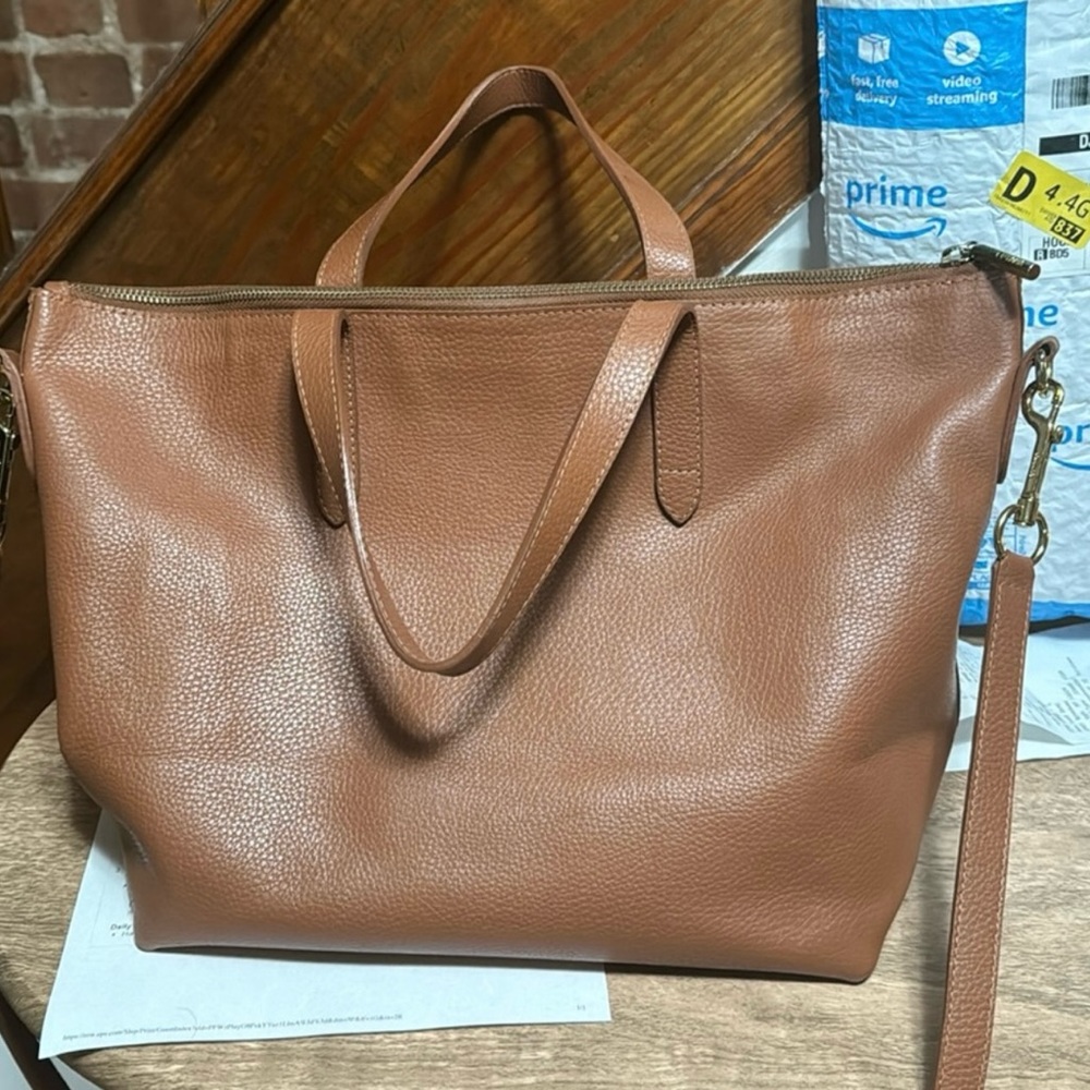 Cuyana Pebbled Leather Tote in Caramel - Picture 2 of 9